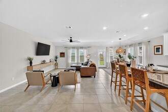 10109 Waterwall Ln in Texas City, TX - Foto de edificio - Building Photo