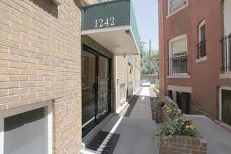 Landau Apartments in Denver, CO - Building Photo - Building Photo