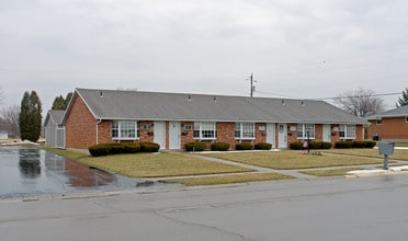 Westmont Place Apartments in Springfield, OH - Foto de edificio - Building Photo