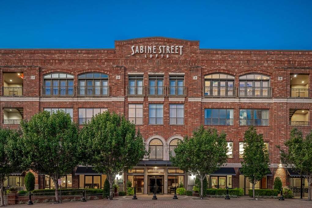 Sabine Street Lofts in Houston, TX - Building Photo