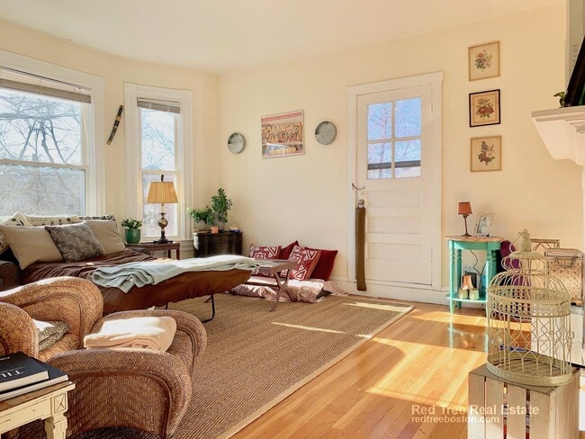 41 Auburn St, Unit 2 in Brookline, MA - Foto de edificio - Building Photo