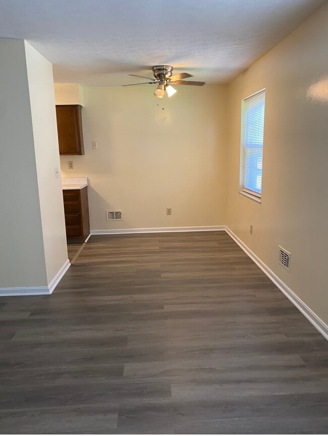 4505 #2 Landside Drive, Unit apt 2