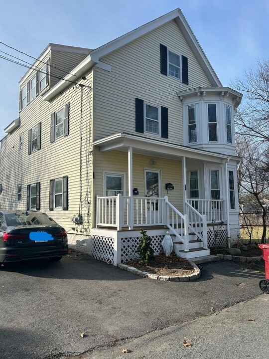 71 Bolton St, Unit Apt1 in Lowell, MA - Foto de edificio