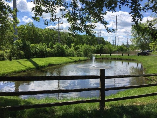 Hinkston Pond Apartments in Waukegan, IL - Building Photo - Building Photo