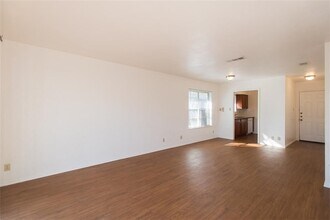 9007 Little Walnut Pkwy in Austin, TX - Building Photo - Building Photo