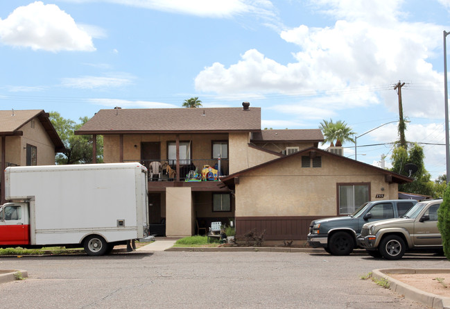 755 W First Ave in Mesa, AZ - Foto de edificio - Building Photo