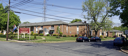 Parkwood Gardens in Edison, NJ - Foto de edificio - Building Photo