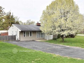 5900 S Brainard Ave in La Grange, IL - Building Photo