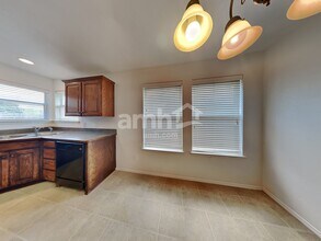 733 Morgan Dr in Burleson, TX - Foto de edificio - Building Photo