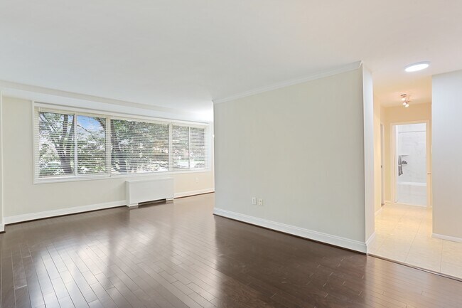 4000 Tunlaw Rd NW in Washington, DC - Building Photo - Building Photo