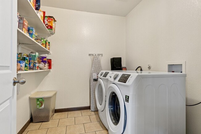 120 Live Oak Ln in Terrell, TX - Building Photo - Building Photo