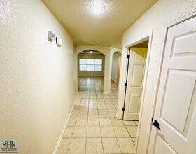 5619 Cross Pond in San Antonio, TX - Building Photo - Building Photo