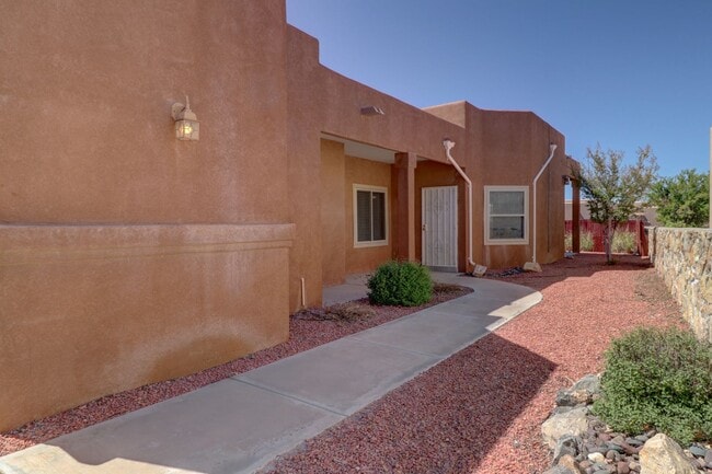 2305 Santo Domingo Ave in Las Cruces, NM - Building Photo - Building Photo