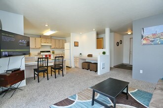 Village on Broadway in Spokane Valley, WA - Foto de edificio - Interior Photo