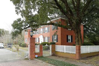 Summerville Court in Mobile, AL - Building Photo - Building Photo