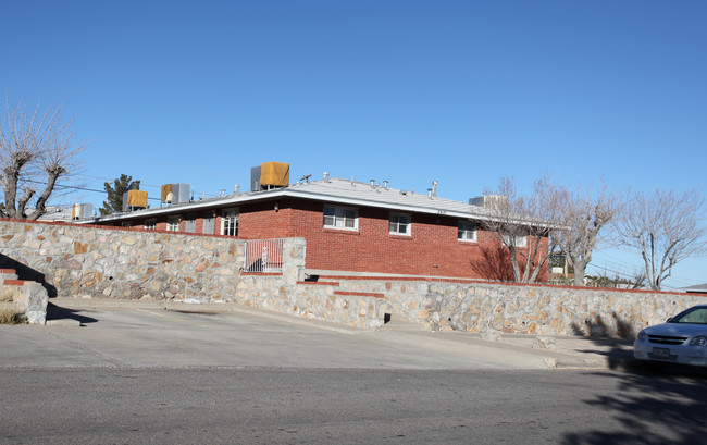 Morehead Apartments in El Paso, TX - Foto de edificio - Building Photo