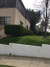 4422 Clinton St, Unit ArtDeco 1 Bedroom Apt. in Los Angeles, CA - Foto de edificio - Building Photo