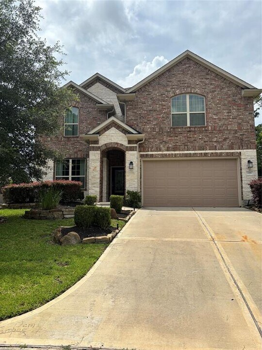 135 Teralyn Grv Lp in Willis, TX - Building Photo