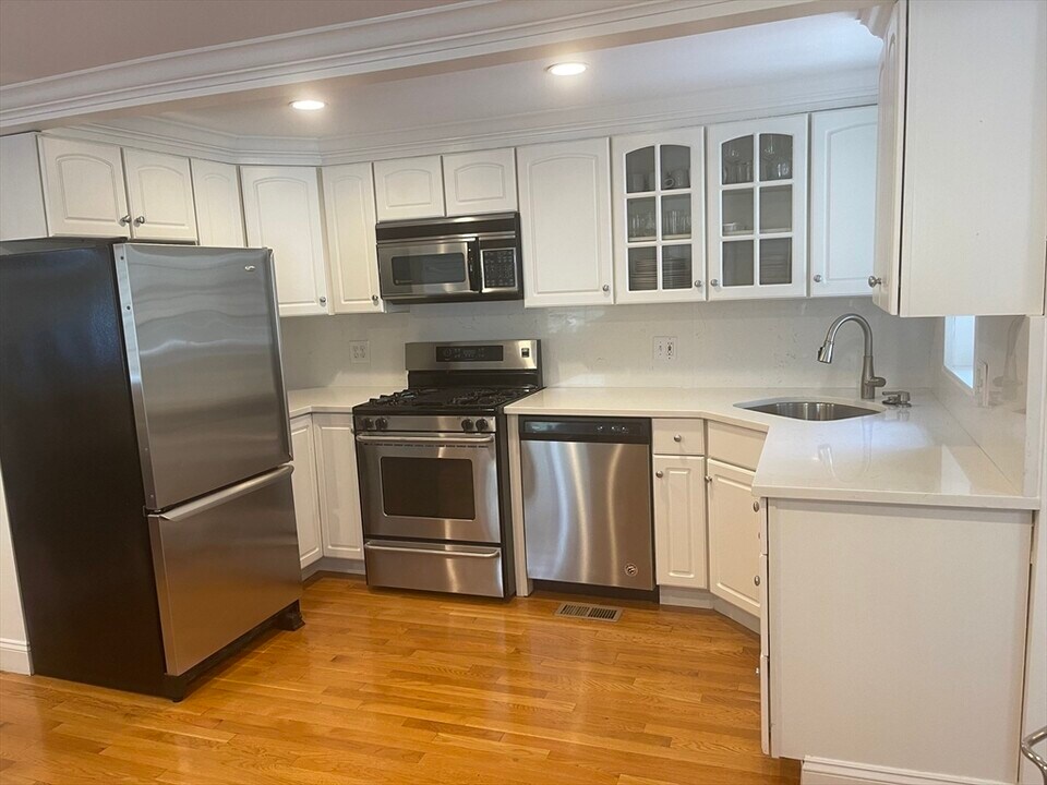 591 E 2nd St in Boston, MA - Building Photo