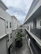 3025 S Figueroa St in Los Angeles, CA - Building Photo - Building Photo