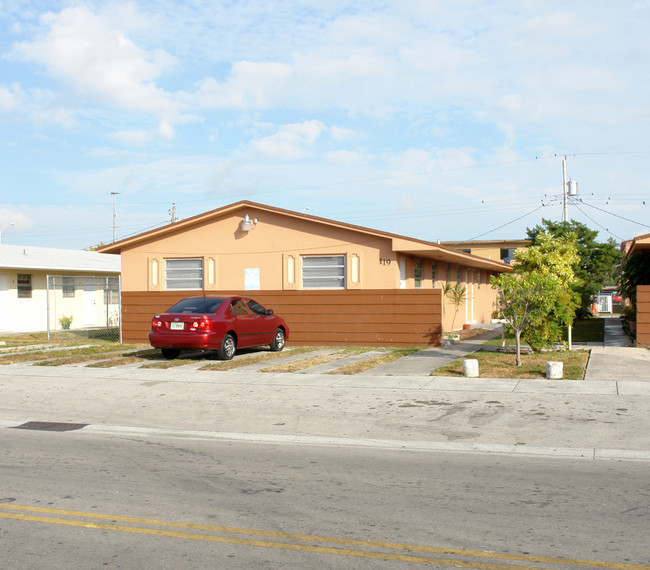 101 W 25th St in Hialeah, FL - Building Photo - Building Photo