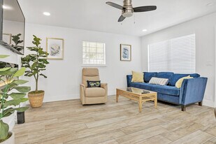 1598 NE 38th St in Oakland Park, FL - Building Photo