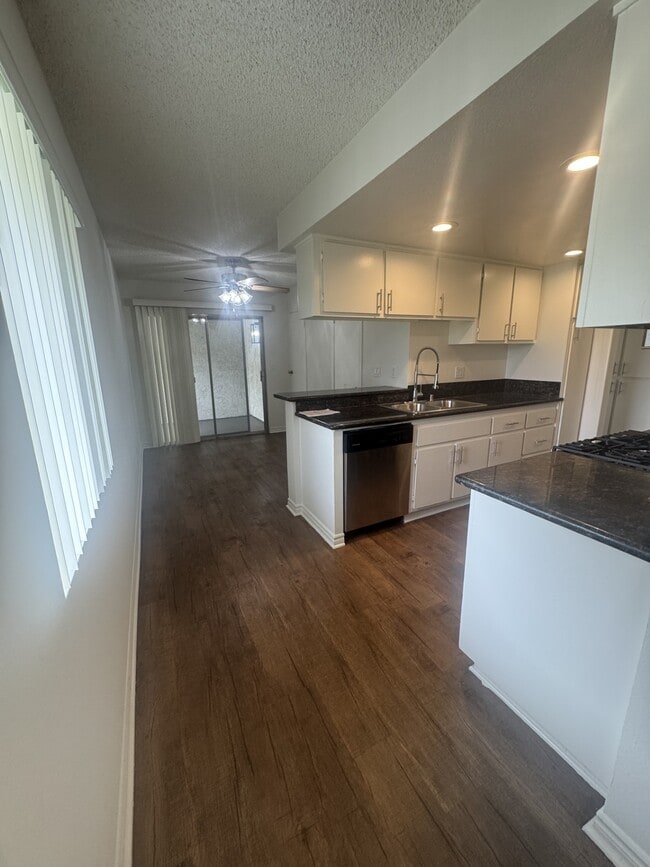 Park Ridge Apartments in Bellflower, CA - Foto de edificio - Building Photo