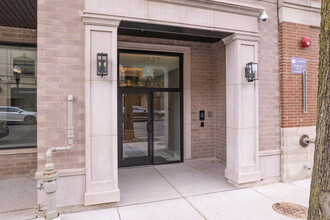 4537 N Clark St in Chicago, IL - Building Photo - Building Photo