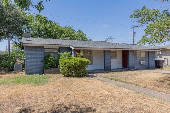 214 Antrim Dr in San Antonio, TX - Building Photo - Building Photo