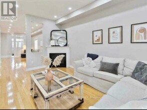 134 Breton Ave in Mississauga, ON - Building Photo - Building Photo