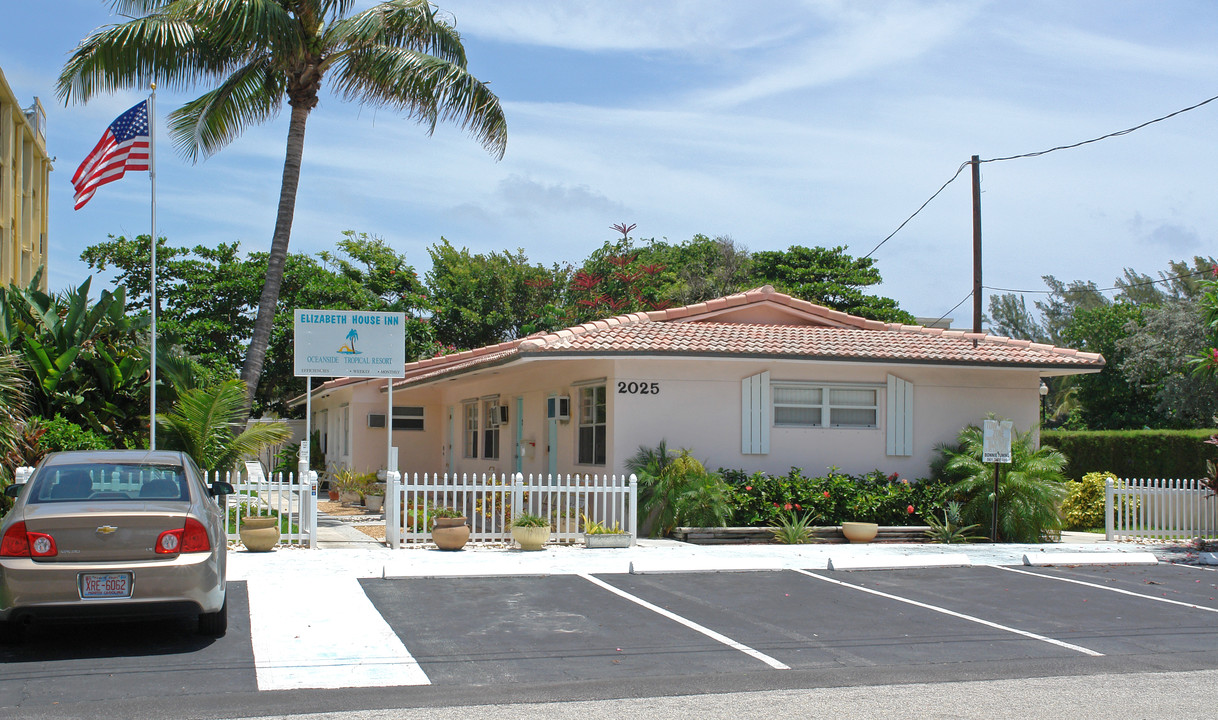 Elizabeth House Inn in Deerfield Beach, FL - Building Photo