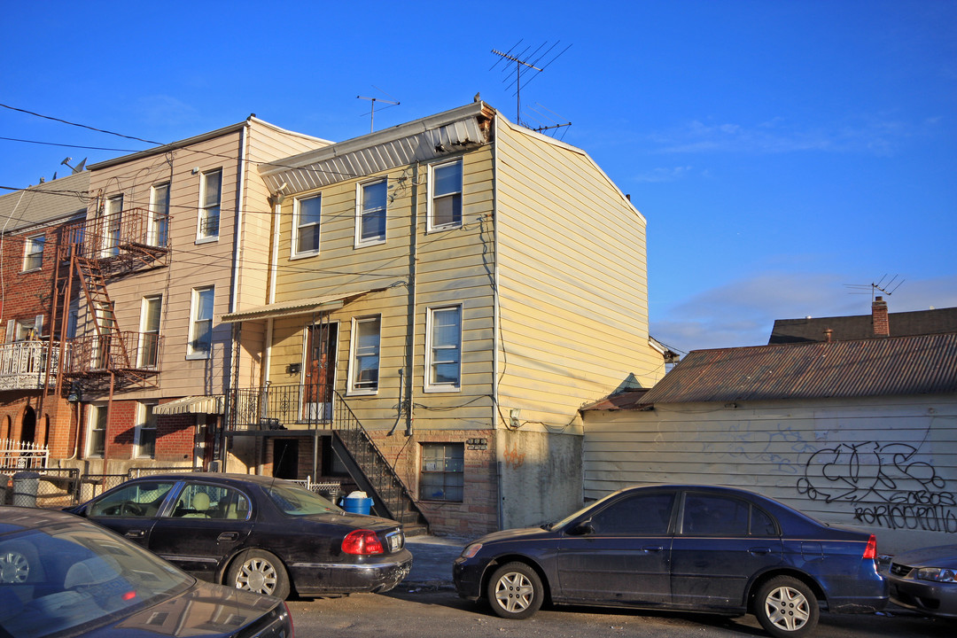 1851 26th Rd in Astoria, NY - Building Photo