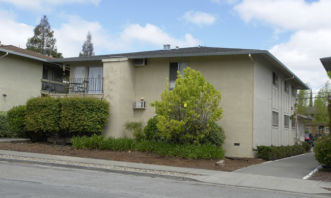 124 Blue Ridge Dr in Martinez, CA - Foto de edificio - Building Photo