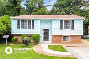 1379 Robin Hill Dr in Norcross, GA - Building Photo