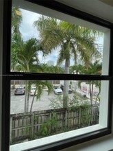 445 SW 3rd St, Unit 3 in Miami, FL - Building Photo - Building Photo