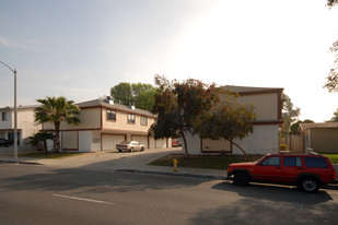 11820-11826 Carmenita Rd Apartments