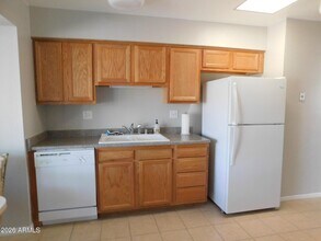 10414 W Signal Butte Cir in Sun City, AZ - Building Photo - Building Photo