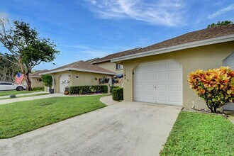 1105 Maplewood Dr in Greenacres, FL - Building Photo - Building Photo