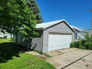 117 S Rutledge St in Paullina, IA - Building Photo - Building Photo