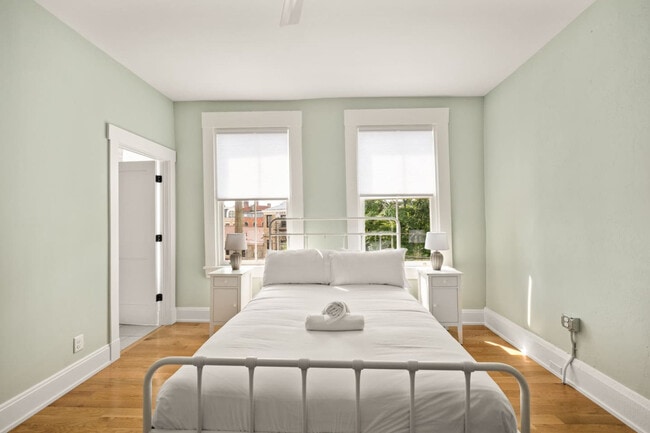 1918 Vine St in Cincinnati, OH - Foto de edificio - Building Photo