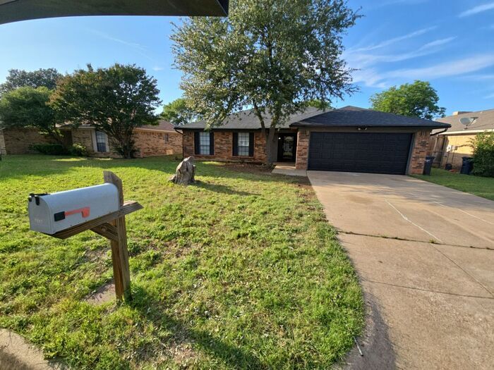 2812 Whitehurst Dr in Fort Worth, TX - Building Photo