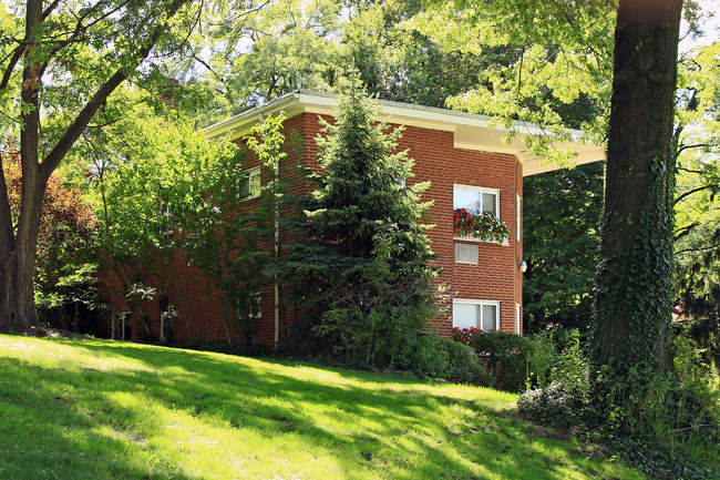 Heights Shamrock Apartments in Cleveland, OH - Building Photo - Building Photo