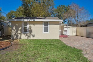 1308 E Sligh Ave in Tampa, FL - Building Photo