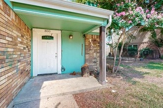 800 Lee St in Mesquite, TX - Building Photo - Building Photo