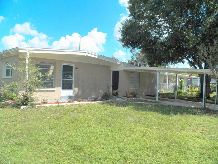 1806 Cadillac Cir in Tampa, FL - Building Photo