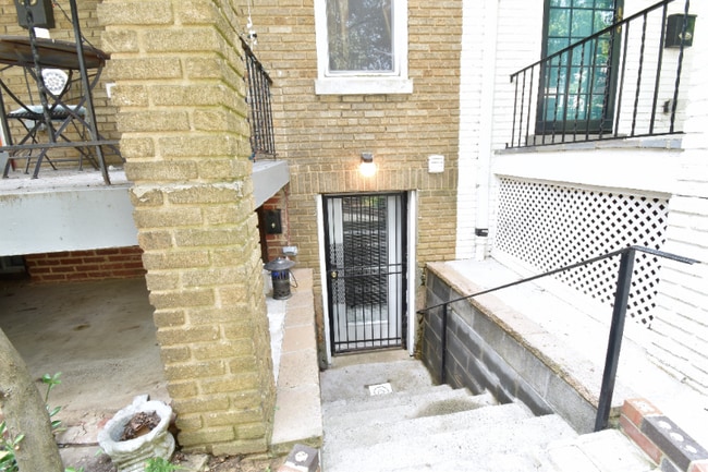 property at 620 Princeton Pl NW