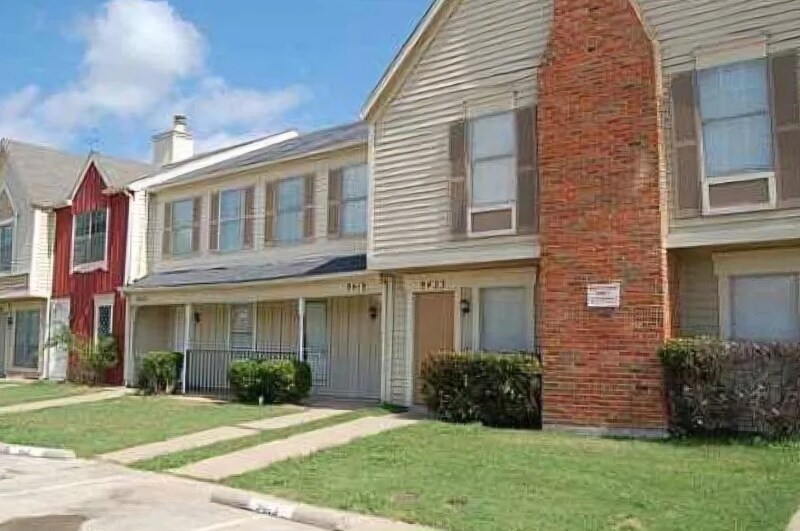 9423 Olde Towne Row in Dallas, TX - Foto de edificio