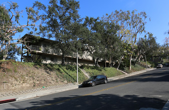 2051 Valderas Dr in Glendale, CA - Foto de edificio - Building Photo