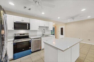 5439 Kenwood Dr in North Port, FL - Building Photo - Building Photo