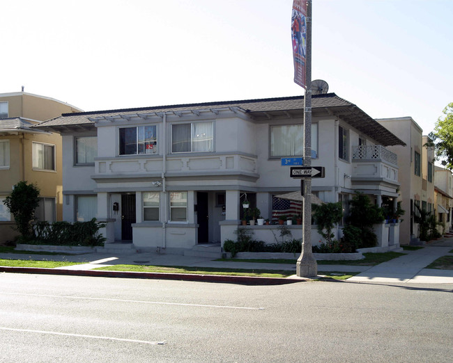 702-708 E 3rd St in Long Beach, CA - Foto de edificio - Building Photo